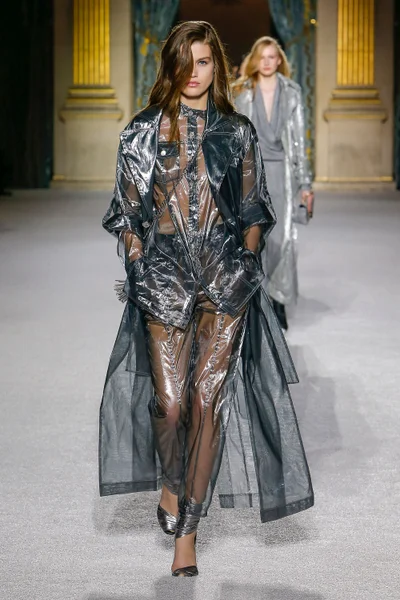 Look 11